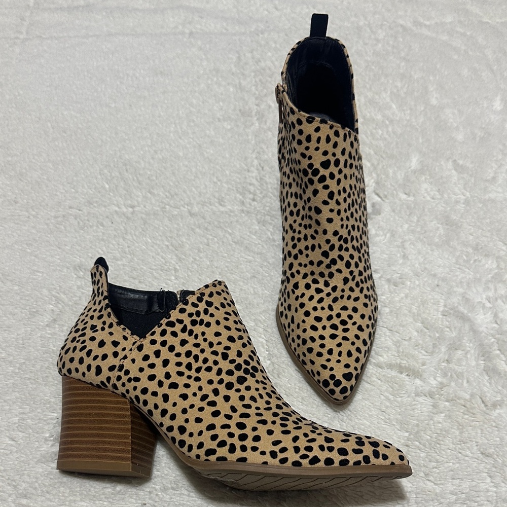 Qupid | size 6 | spotted ankle boots